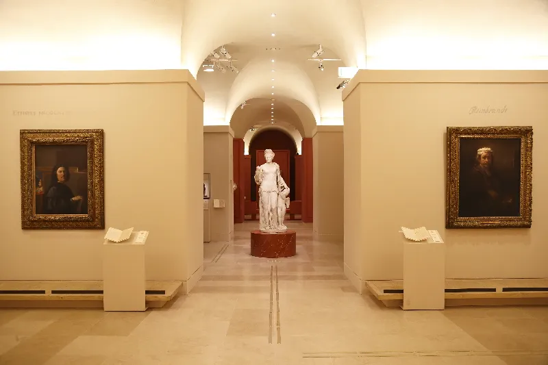 Explorer une galerie d'art virtuelle de tableaux français avec des vues 360 degrés